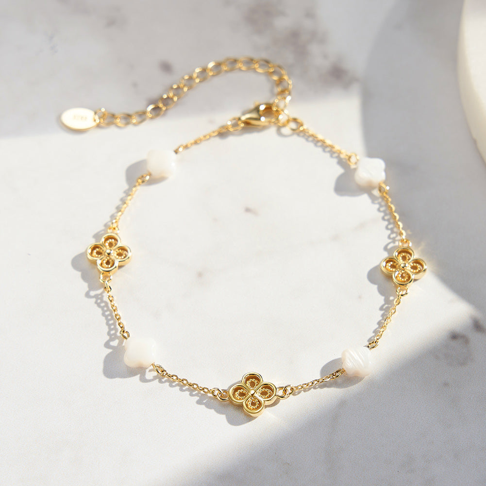 Elegant Clover & Shell Bead Bracelet – 14K Gold Vermeil on Sterling Silver