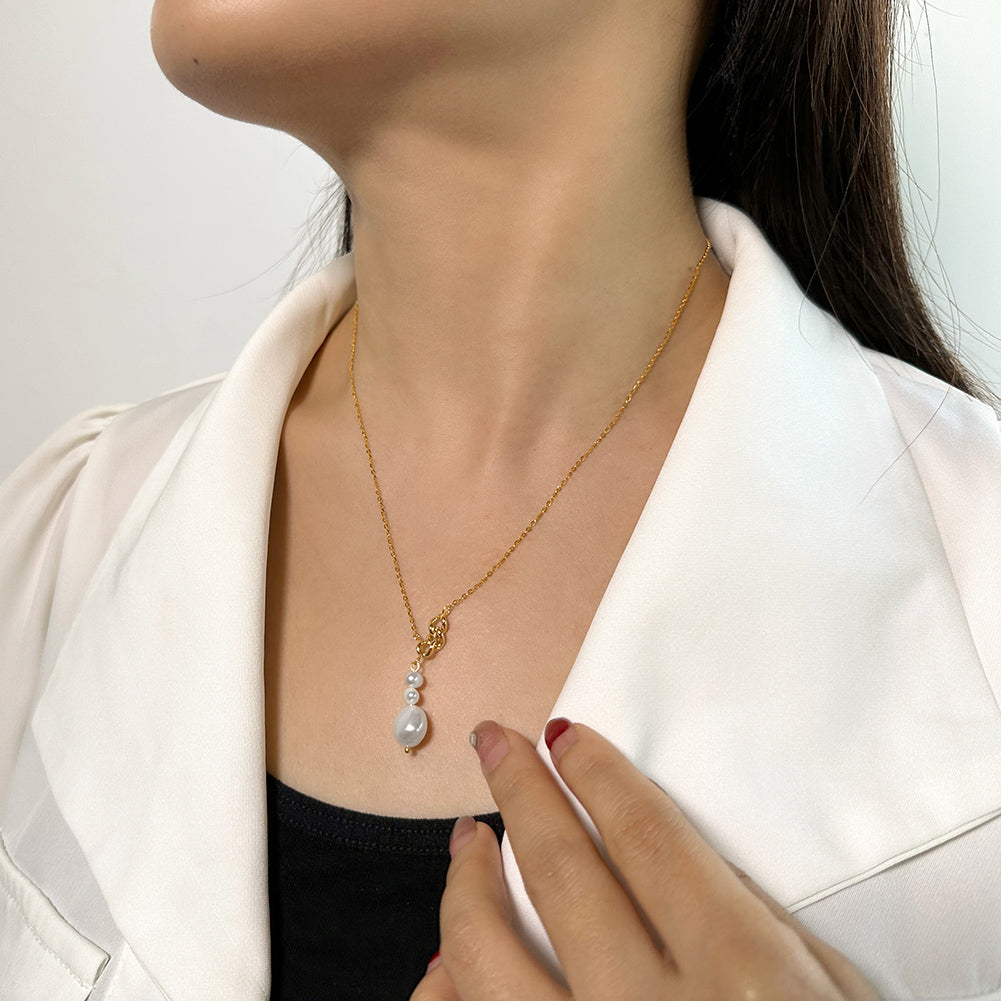 Elegant Freshwater Pearl Pendant Necklace