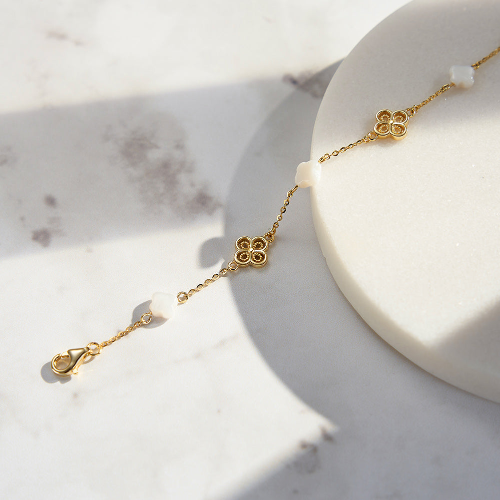 Elegant Clover & Shell Bead Bracelet – 14K Gold Vermeil on Sterling Silver
